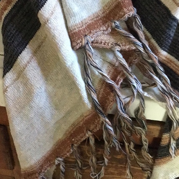 SALE ! Boho Aztec shawl cardigan - Picture 4 of 8